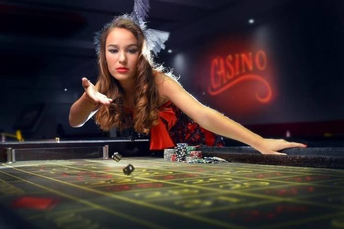 Live Dealer ကတ်ဂိမ်းများ ကစားနေသည့် မြင်ကွင်း